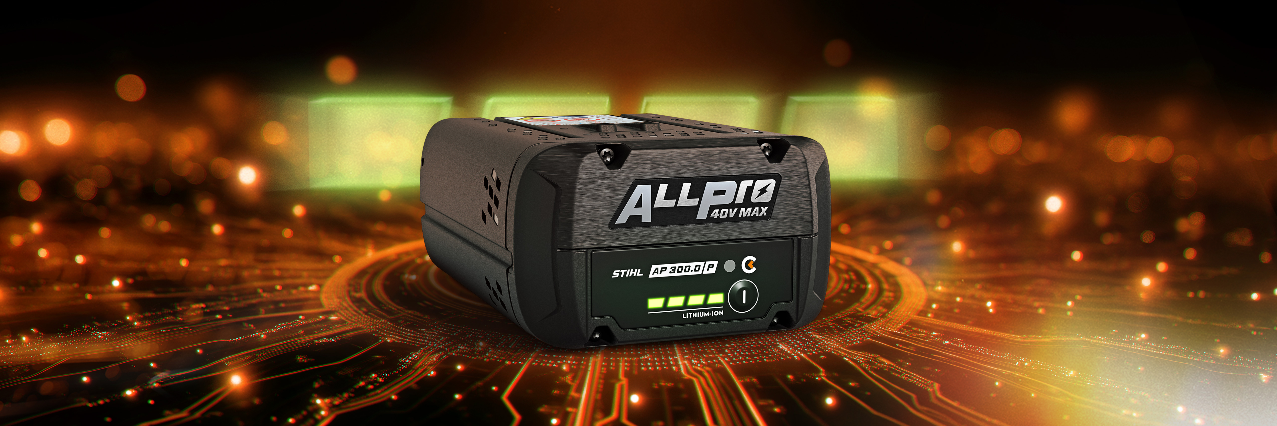 Μπαταρία STIHL ALLPRO AP 300 PC τοποθετημένη σε φόντο λαμπερού κυκλώματος με το λογότυπο της μπαταρίας STIHL στη γωνία.