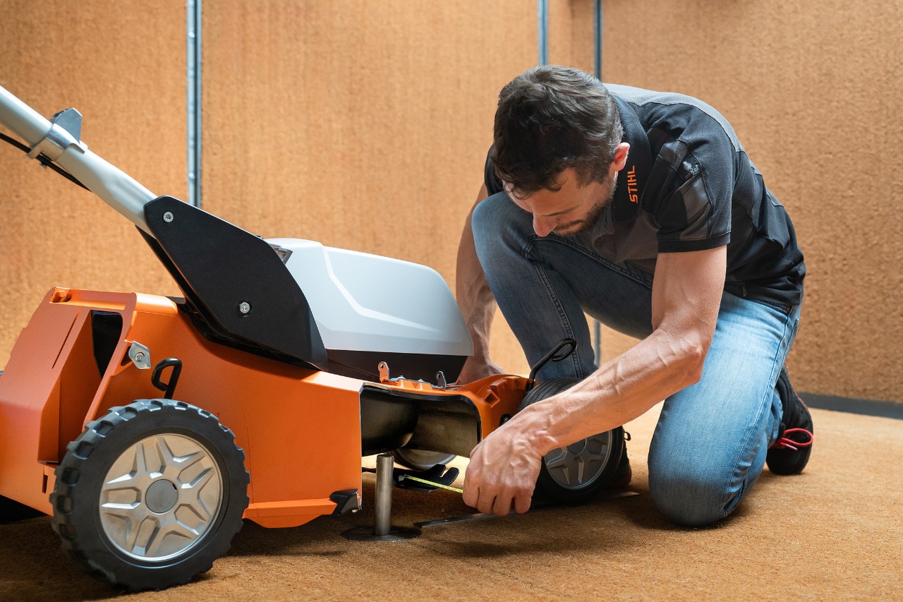 Το χλοοκοπτικό STIHL pro στην τελική δοκιμή ποιότητας